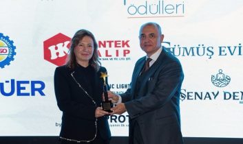 OMÜ Rektörü Prof. Dr. Fatma Aydın’a “Yılın Üstün Başarı Ödülü”