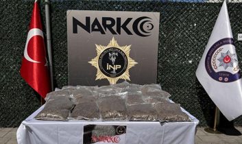 İzmir’de zehir tacirlerine darbe: 133 şüpheli tutuklandı