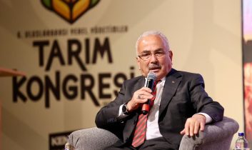 Belediye Başkanı Güler Erzurum’da tarım kongresinde konuştu