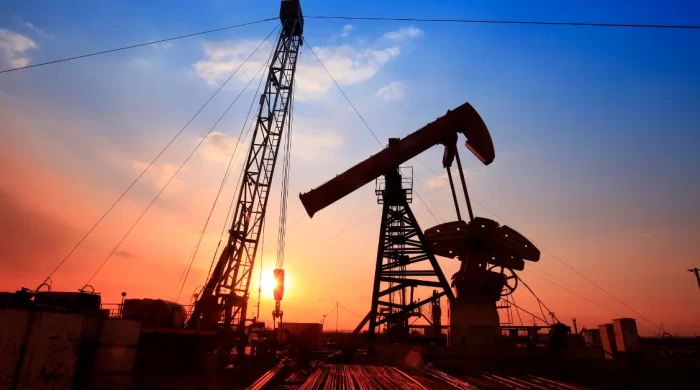 Orta Doğu gerilimi petrolü yükseltti: Brent petrol 104 doları aştı