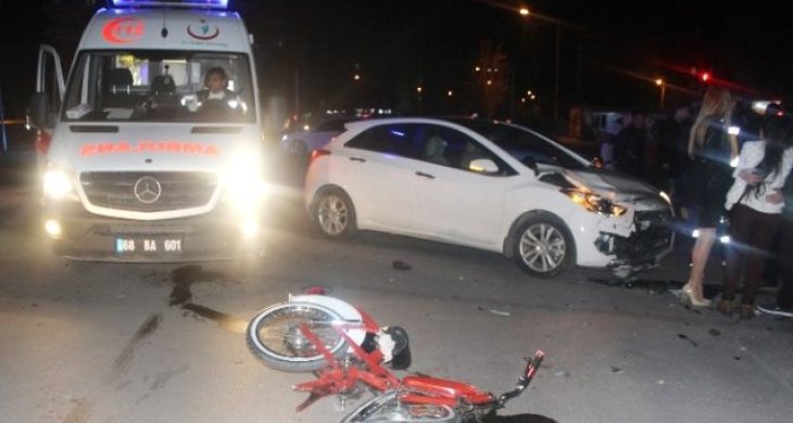 Otomobille Motosiklet Çarpıştı: 1 Yaralı