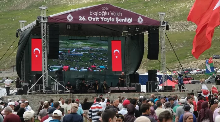 Ovit’te ilk gün coşkusu; Yaylada horon ve türkü şöleni