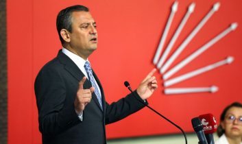 Özgür Özel yeniden CHP Genel Başkanı seçildi