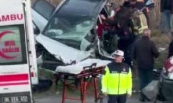 Polatlı-Konya yolunda otomobil ile kamyon çarpıştı: 1 ölü, 5 yaralı