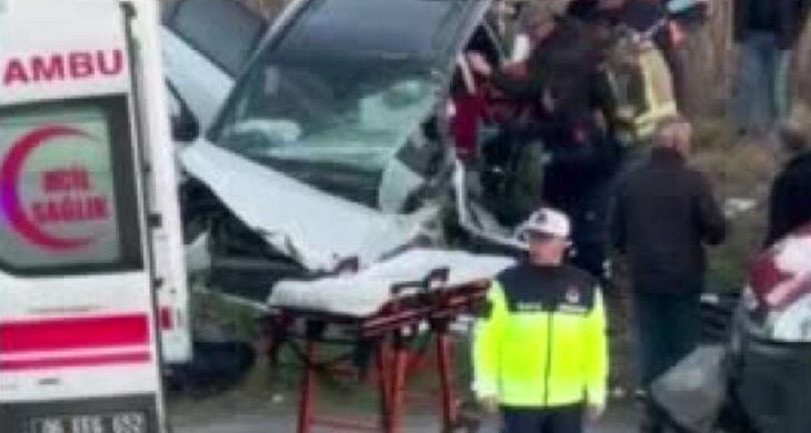 Polatlı-Konya yolunda otomobil ile kamyon çarpıştı: 1 ölü, 5 yaralı