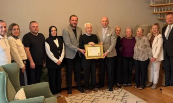 Prof. Dr. Hamzaoğlu’na Vefa Beratı takdim edildi