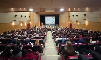 Prof. Dr. Ümit Meriç, Cemil Meriç’i Anma programı kapsamında Düzce’de öğrenci ve öğretmenlerle buluştu