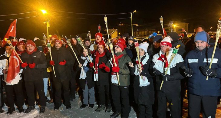 Sarıkamış Şehitleri için eksi 23 derecede meşaleli yürüyüş