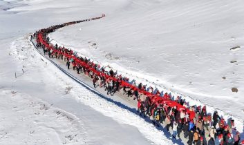 Sarıkamış Şehitlerini Anma Yürüyüşü’nde eksi 20 derecede tek yürek olundu