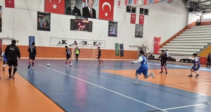 Kars’ta futsal rüzgarı: Gençler il birinciliği sona erdi