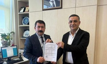 Bakkallar Odası Başkanı Murat Bakırhan mazbatasını aldı