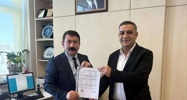 Bakkallar Odası Başkanı Murat Bakırhan mazbatasını aldı