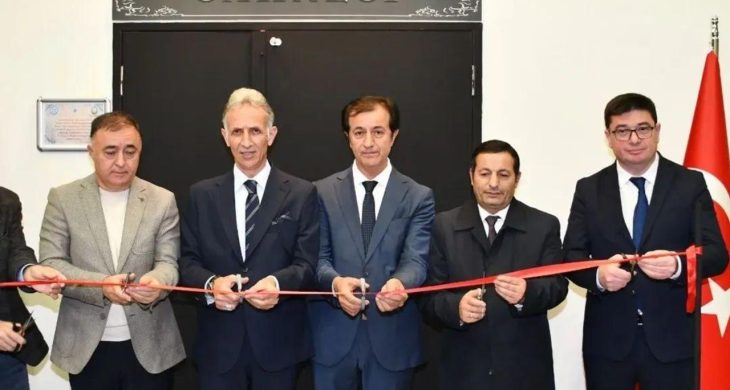 Kafkas Üniversitesi, Türk ve İslam dünyasının ilk tiyatro yazarı “Mirza Fetali Ahunzade Sahnesi”ni açtı