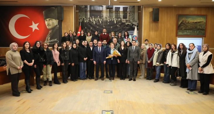 Kars Belediyesinde “Yerel Yönetimler” Dersi: Başkan Senger gençlerle buluştu