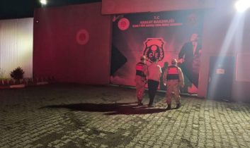 Kars’ta dolandırıcılık suçundan 5 yıl hapis cezası bulunan şahıs yakalandı