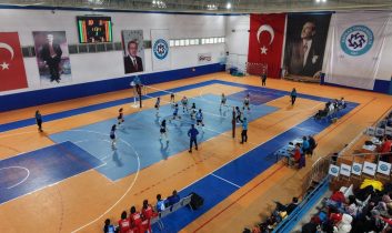 Voleybol Ünilig eleme grubu müsabakaları Kafkas Üniversitesi’nde başladı