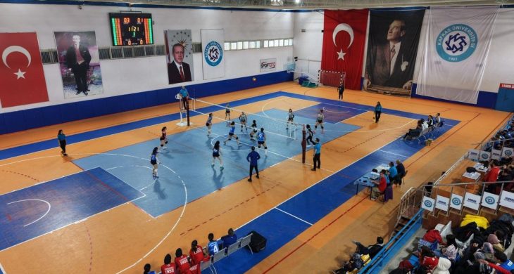 Voleybol Ünilig eleme grubu müsabakaları Kafkas Üniversitesi’nde başladı