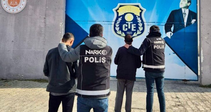 Kars’ta kesinleşmiş hapis cezası bulunan 2 şahıs tutuklandı