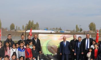 Akyaka’da 11 Kasım Milli Ağaçlandırma Günü’nde geleceğe nefes oldular