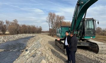 Susuz’da Dere Islahı ve Mesire Alanı çalışmaları yerinde incelendi