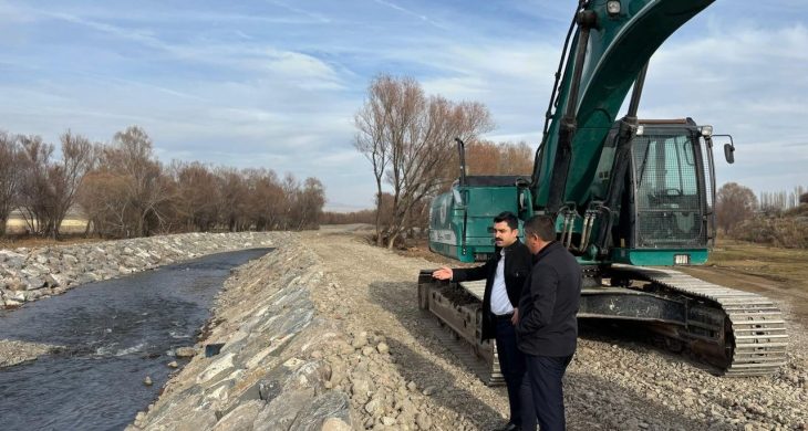 Susuz’da Dere Islahı ve Mesire Alanı çalışmaları yerinde incelendi