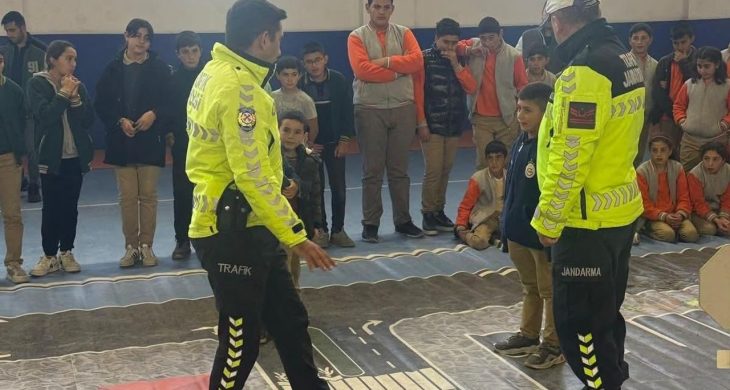 Akyaka’da öğrencilere “Trafik Dedektifleri” eğitimi