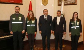 Kars Valisi Ziya Polat, “Kars Yeşilay Şubesini ve tüm ekibi kutluyorum”