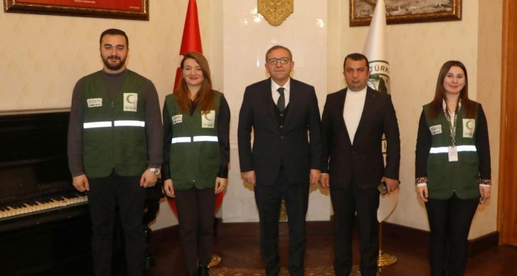 Kars Valisi Ziya Polat, “Kars Yeşilay Şubesini ve tüm ekibi kutluyorum”