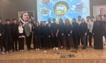 Kars Yeşilay öncülüğünde bağımlılık konulu münazara etkinliği düzenlendi