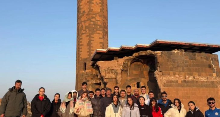 Misafir sporculara Gazi Kars’ın tarihi mirası tanıtıldı