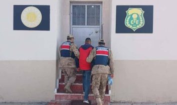 Kars’ta “şantaj” suçundan aranan şahıs yakalandı