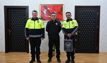 Kars İl Emniyet Müdürü Tombul, Başarılı Polis Memurunu ödüllendirdi