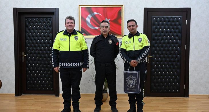 Kars İl Emniyet Müdürü Tombul, Başarılı Polis Memurunu ödüllendirdi