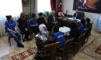 Öğrencilerden Milli Eğitim Müdürüne Ziyaret