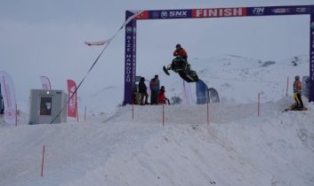 Dünya Kar Motosikleti Şampiyonası Rize Handüzü Yaylası’nda başladı