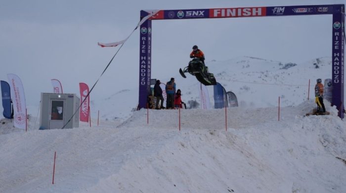 Dünya Kar Motosikleti Şampiyonası Rize Handüzü Yaylası’nda başladı