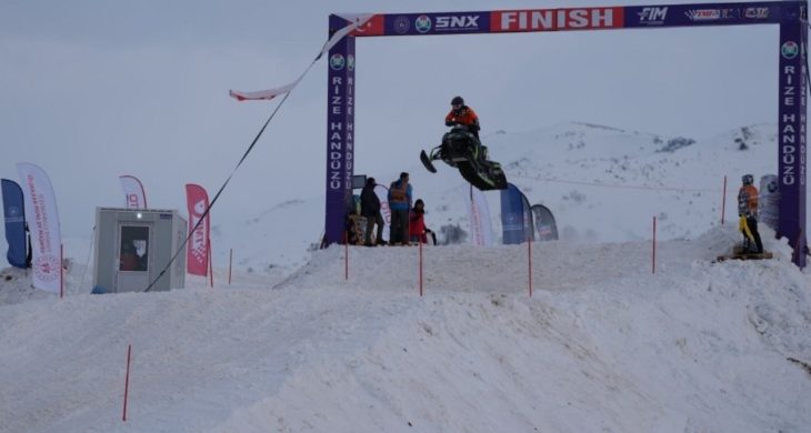 Dünya Kar Motosikleti Şampiyonası Rize Handüzü Yaylası’nda başladı