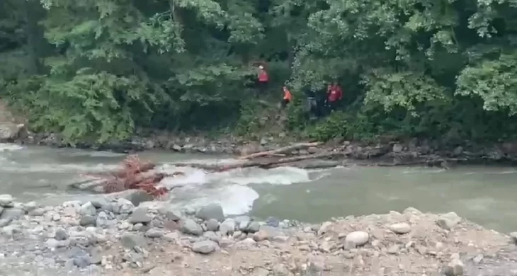 Rize’de kayıp kişi aranırken acı haber geldi: AFAD personeli hayatını kaybetti