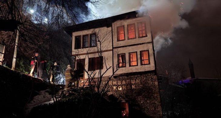 Safranbolu’da 200 yıllık tarihi konak alevlere teslim oldu