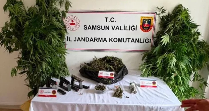 Salıpazarı’nda uyuşturucu operasyonu: Esrar, kenevir ve ruhsatsız tabancalar ele geçirildi