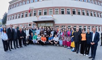 Beş bin kitaplı Şalpazarı Anadolu Lisesi kütüphanesinin açılışı yapıldı