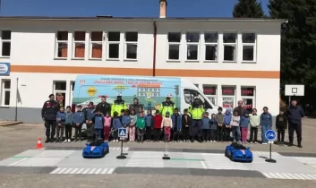 Şalpazarı’nda öğrencilere jandarmadan trafik eğitimi