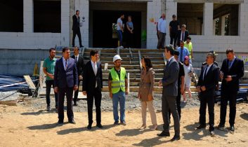 Bucak’ta eğitim ve sağlık yatırımları denetlendi