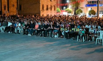 Isparta’da Fenerbahçe – Benfica maçı dev ekranda yayınlandı