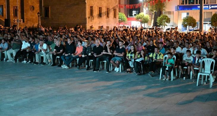 Isparta’da Fenerbahçe – Benfica maçı dev ekranda yayınlandı
