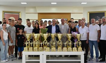 Başkan Kocagöz, Kick Boks sporcularını ağırladı