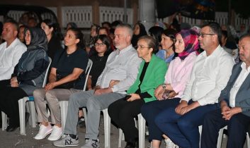 Isparta belediyesi’nden mahallelerde yaz akşamı sinema keyfi