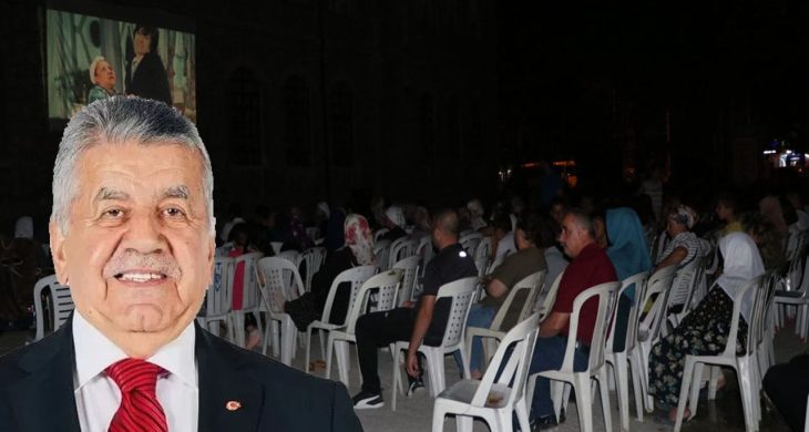 Senirkent’te açık hava sineması keyfi