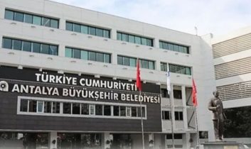 Antalya Büyükşehir Belediyesi’nde rüşvet ve yolsuzluk soruşturmasında 8 tutuklama
