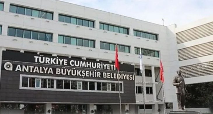 Antalya Büyükşehir Belediyesi’nde rüşvet ve yolsuzluk soruşturmasında 8 tutuklama